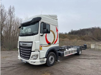 Container transporter/ Swap body truck DAF XF 450