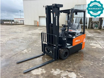 Electric forklift DOOSAN