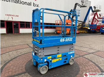 Scissor lift GENIE