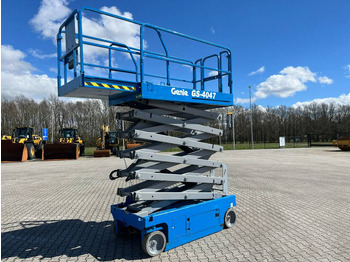 Scissor lift GENIE