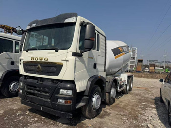 Concrete mixer truck SINOTRUK HOWO