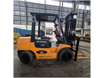 Diesel forklift TOYOTA