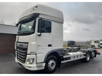 Container transporter/ Swap body truck DAF XF 106 450