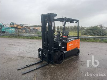 Electric forklift DOOSAN