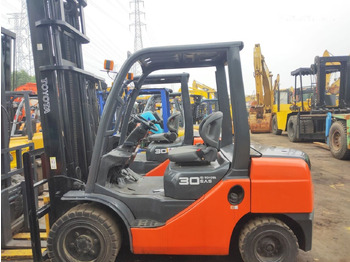 Diesel forklift Toyota FD30: picture 2