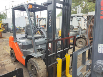 Diesel forklift Toyota FD30: picture 4