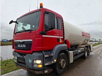 Tank truck MAN TGS 26.440