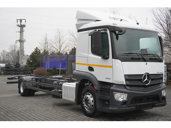 Cab chassis truck MERCEDES-BENZ Actros 1824