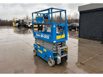 Scissor lift GENIE