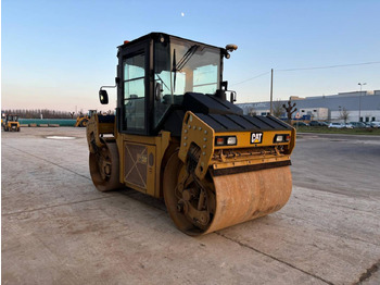 Compactor CATERPILLAR