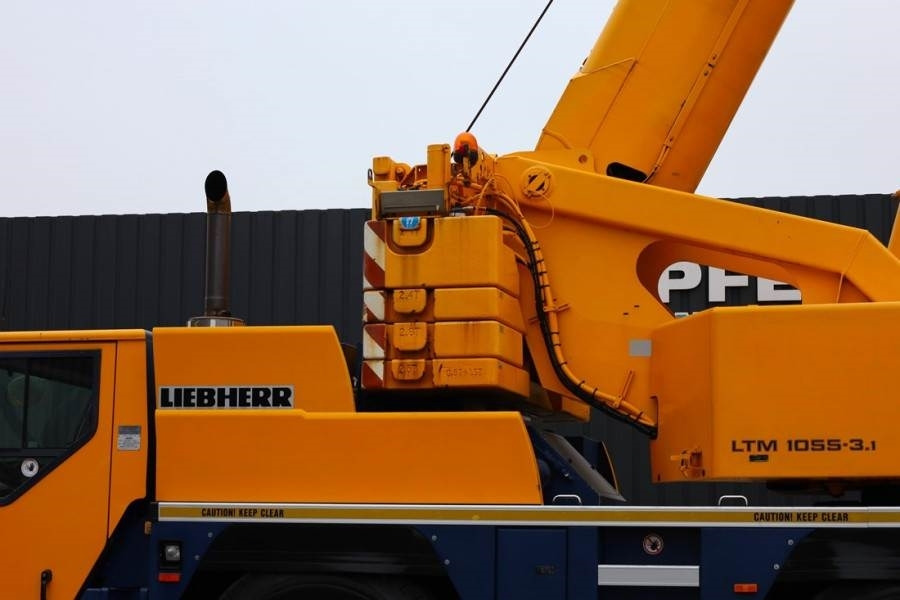 All terrain crane Liebherr LTM1055-3.1 Diesel, 6x6x6 Drive, 5 Sections 32.5m: picture 16