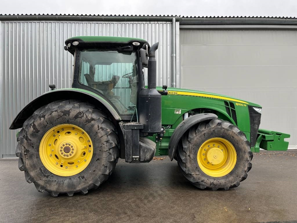 Farm tractor John Deere 8320 R: picture 6