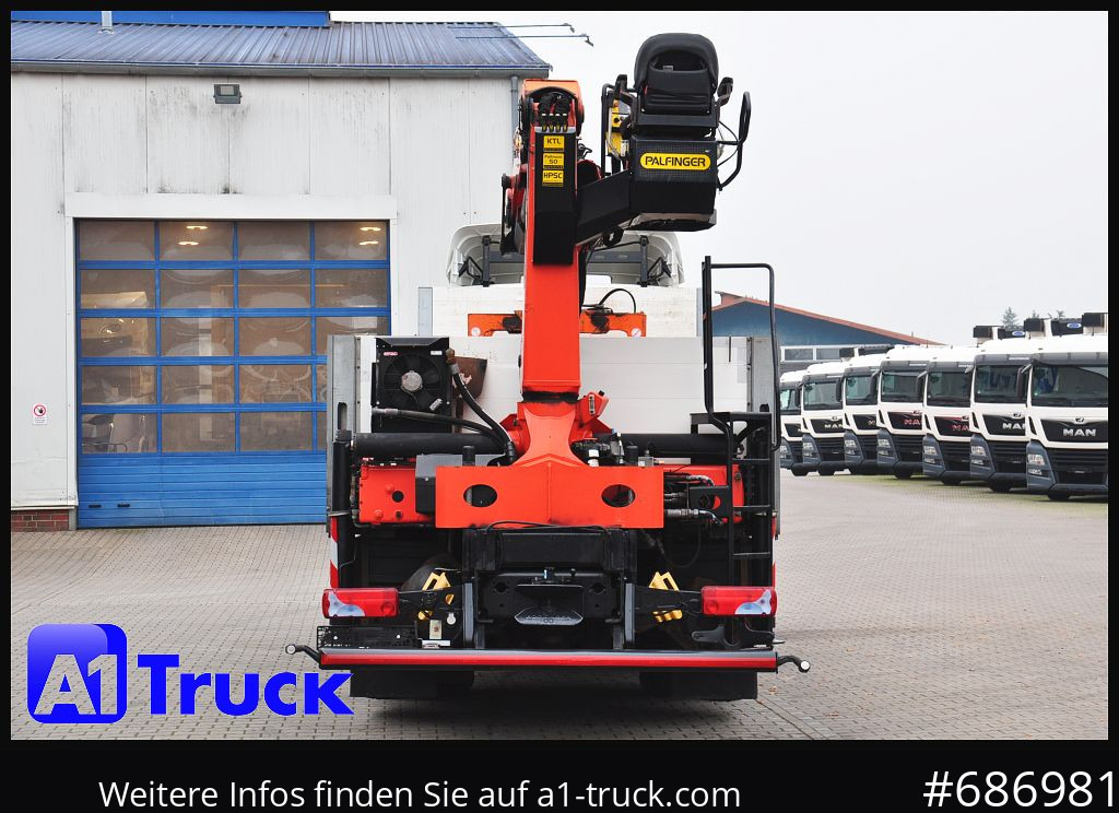 Dropside/ Flatbed truck, Crane truck MAN TGS 26.440,  Kran PK23.001L, 16m, Lenkachse: picture 9