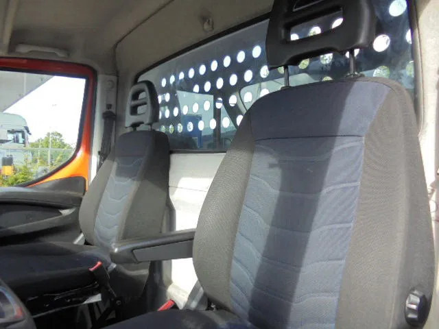 Box van Iveco Daily 35S14 3500KG: picture 10