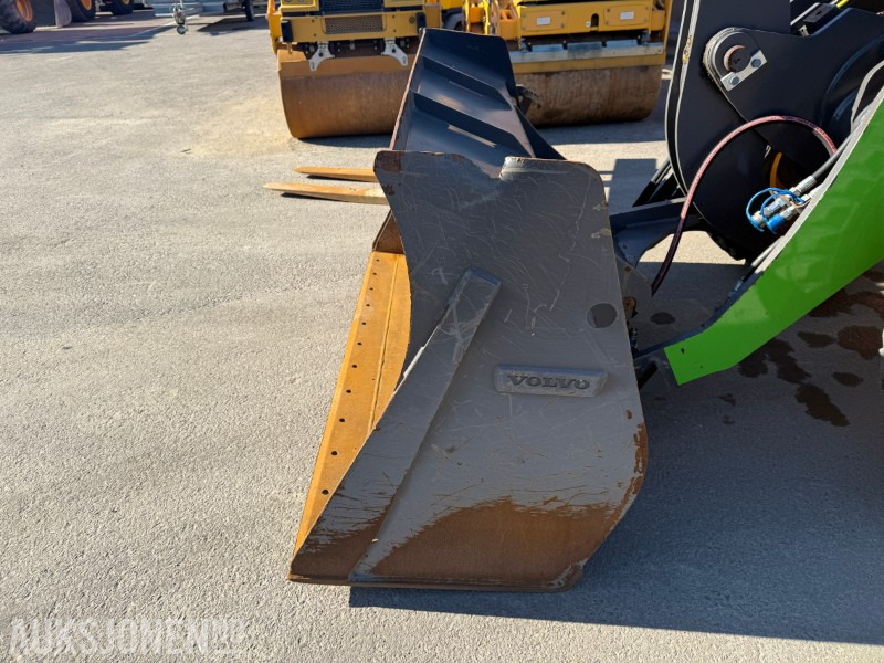 Skid steer loader 2020 Volvo JL25H Elektrisk kompaktlaster, Pallegafler, Skuffe, Brøyteskjær - kun 436 arbeidstimer - Servicehistorikk: picture 13