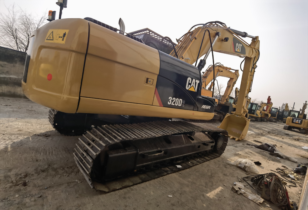 Crawler excavator CAT 320D2 Excavator: picture 6