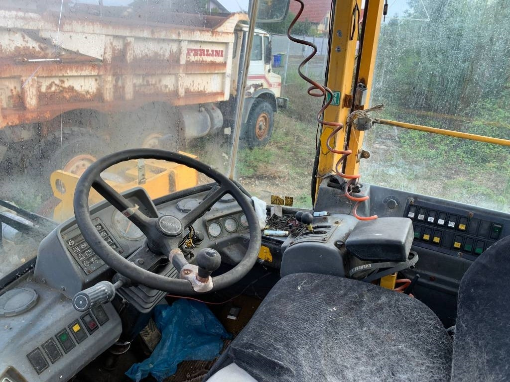 Wheel loader Volvo L 120 C: picture 10