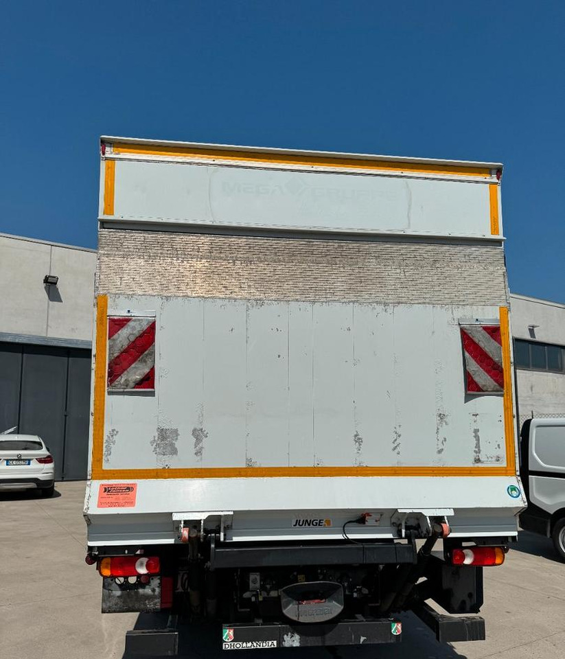 Box truck Iveco: picture 15