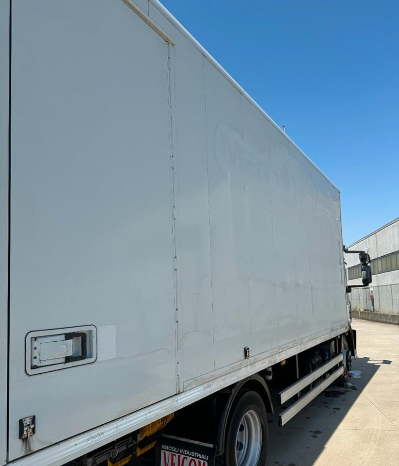 Box truck Iveco: picture 12