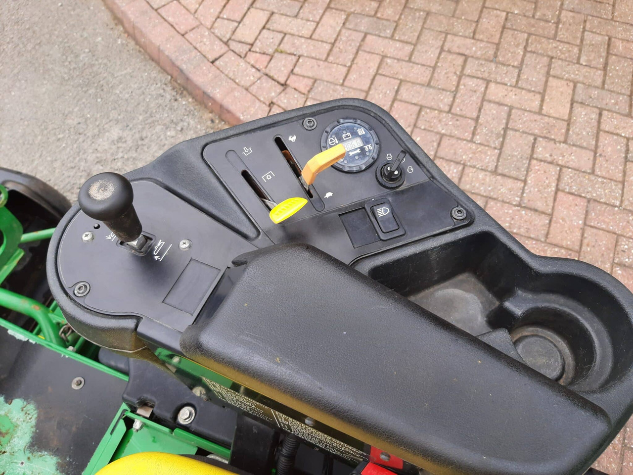 New Garden mower John Deere 2500E Greens triple mower: picture 9