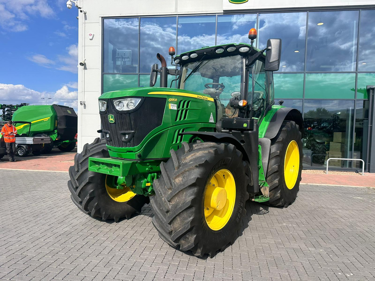 New Farm tractor John Deere 6195R: picture 17