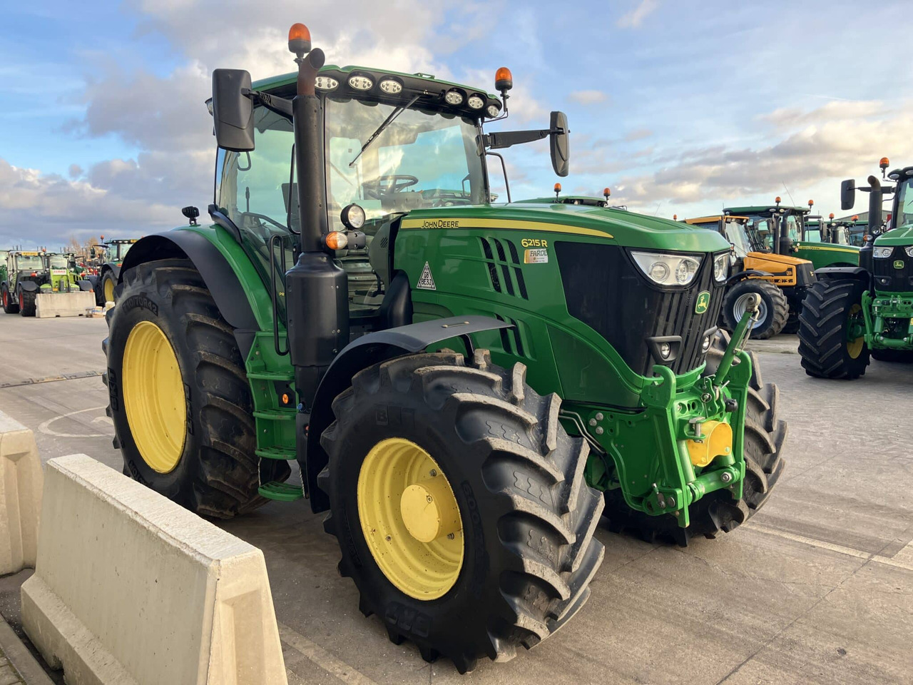 Farm tractor John Deere 6215R: picture 6