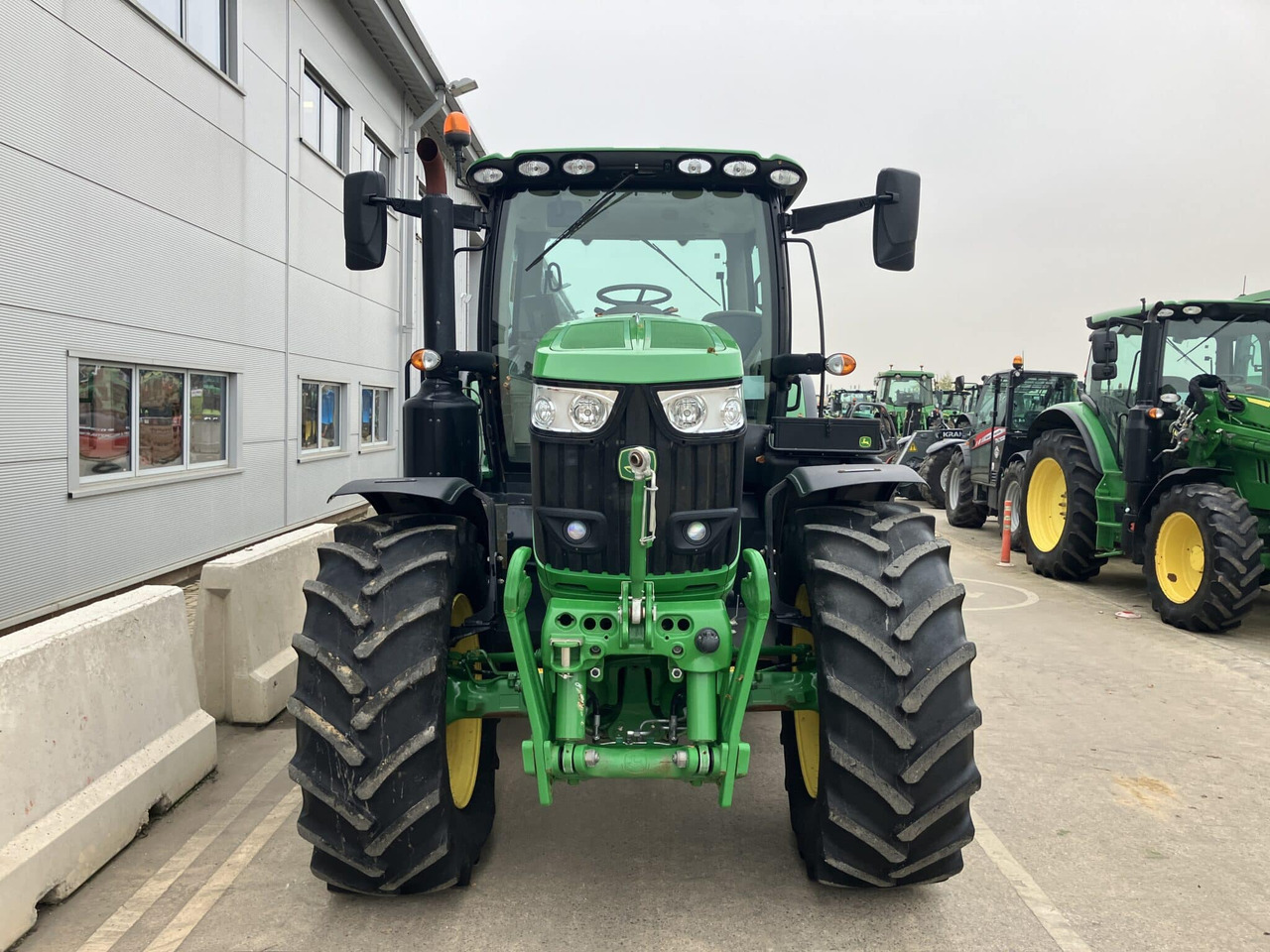 New Farm tractor John Deere 6215R: picture 7