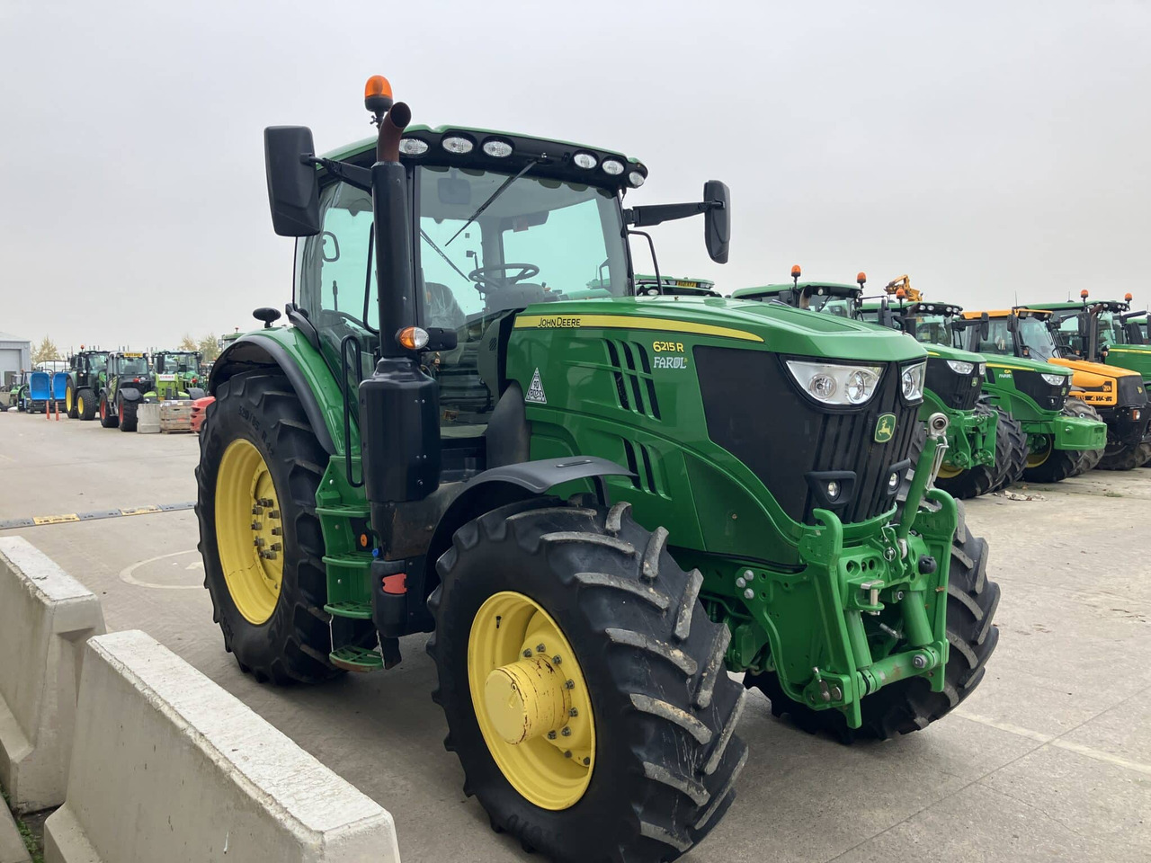 New Farm tractor John Deere 6215R: picture 6