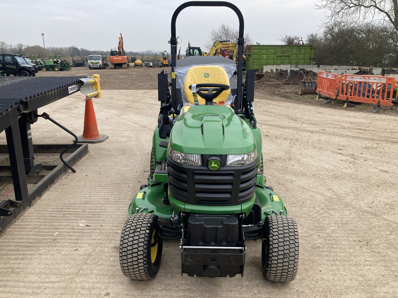 New Garden mower John Deere X950R ride on cut and collect mower: picture 7