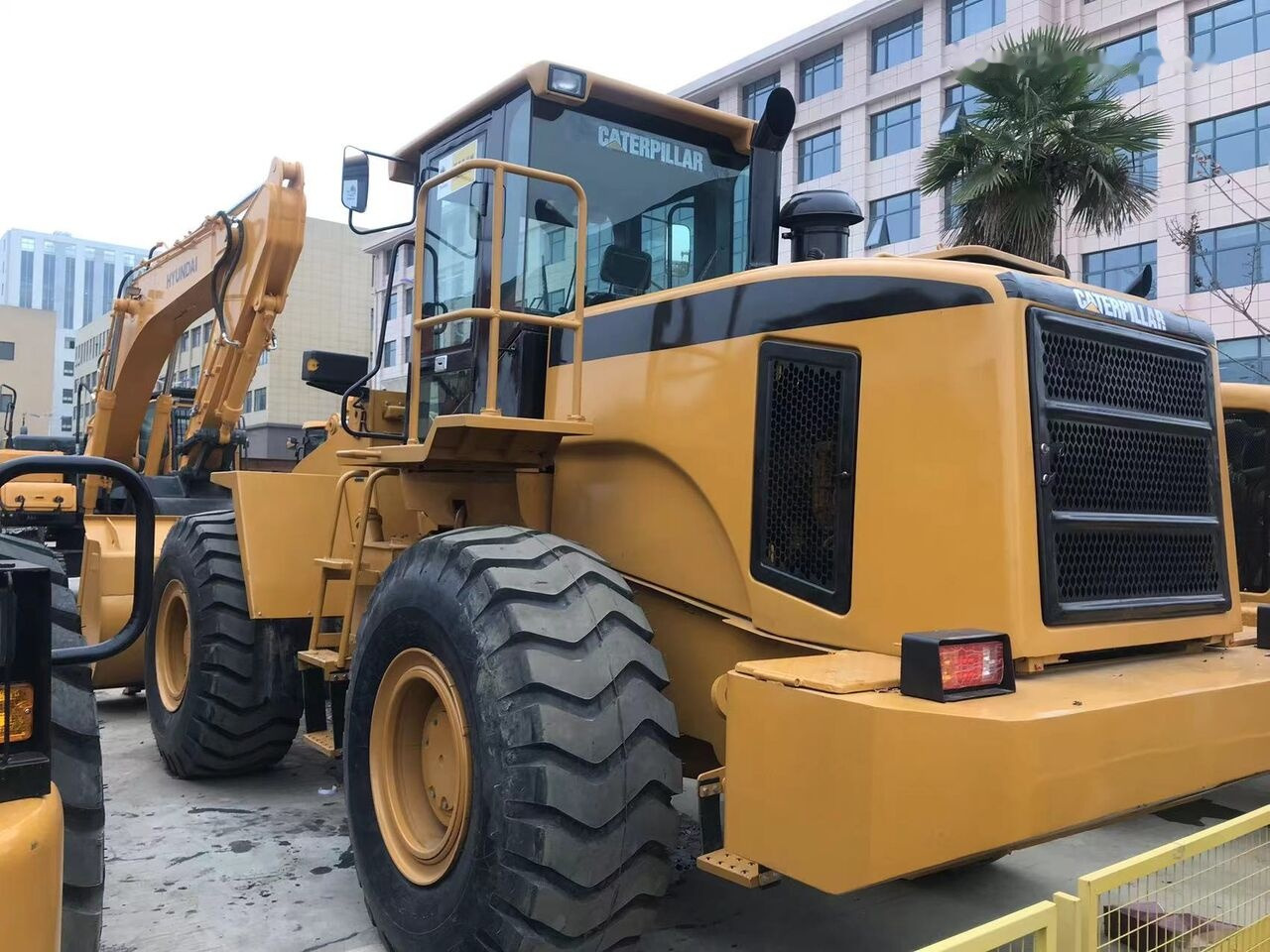 Wheel loader Caterpillar 938G: picture 7