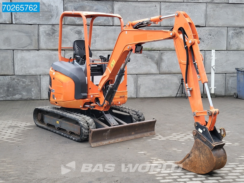 Mini excavator Kubota U27-4: picture 8