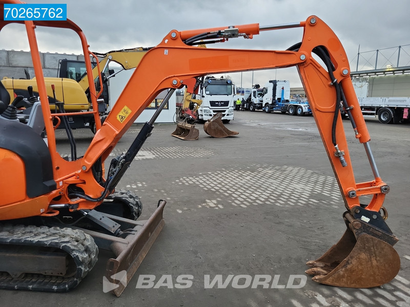 Mini excavator Kubota U27-4: picture 9