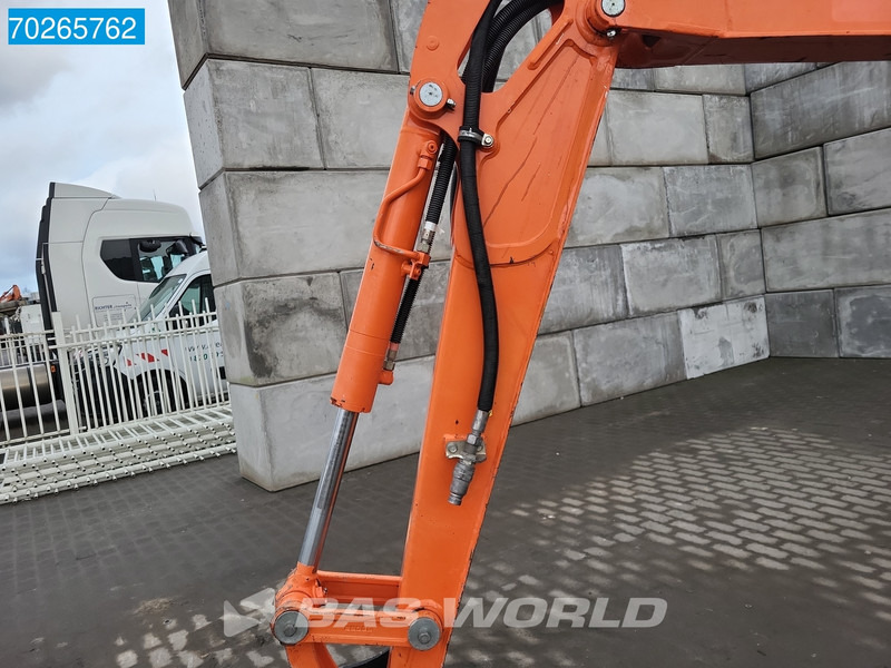 Mini excavator Kubota U27-4: picture 13