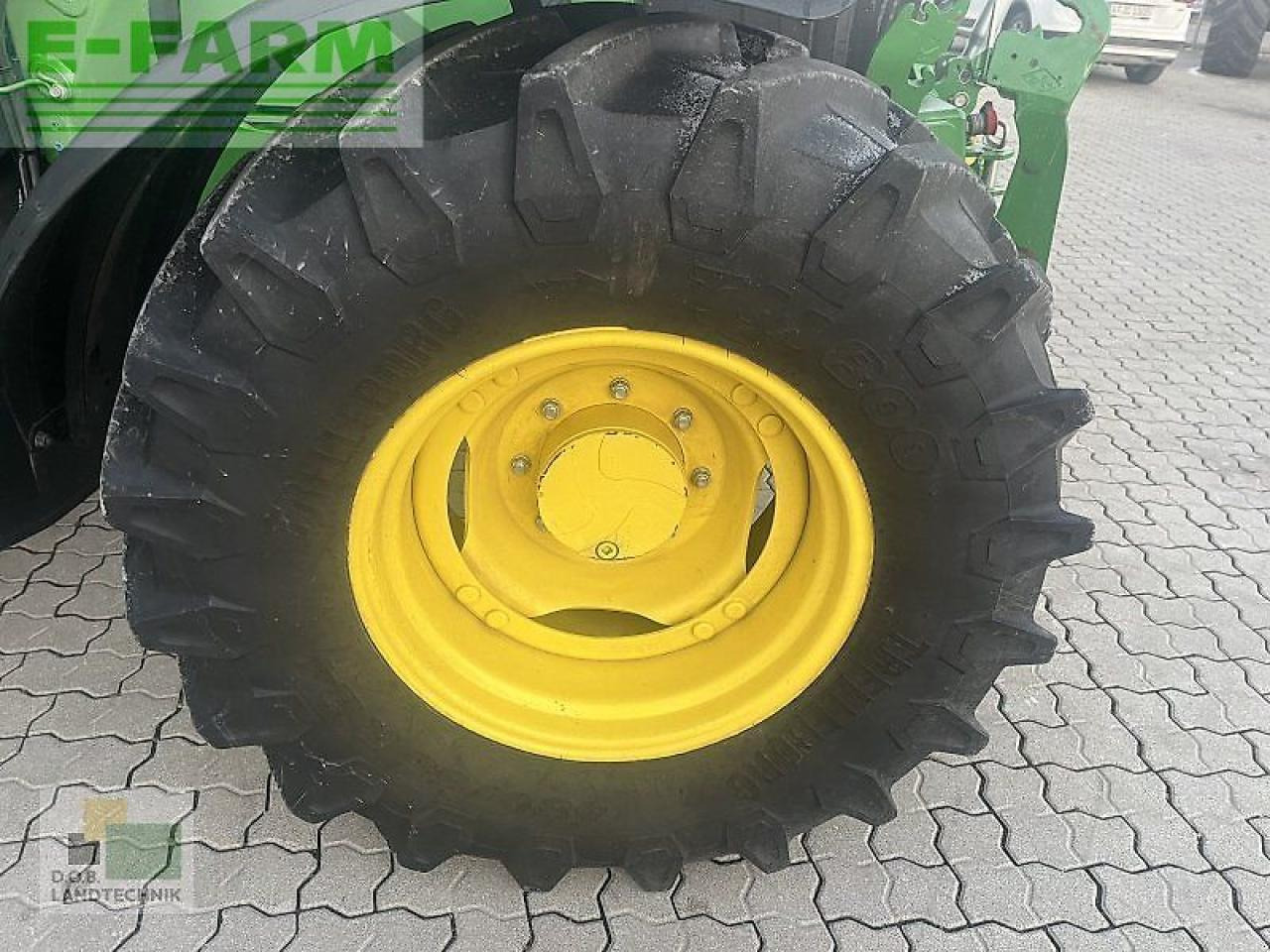 Farm tractor John Deere 6110m: picture 7