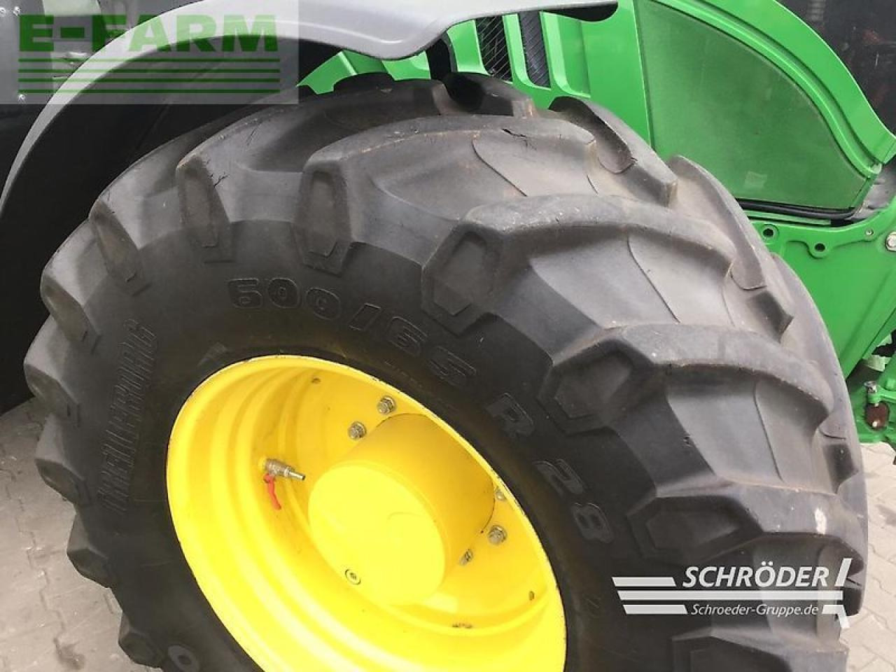 Farm tractor John Deere 6155 r: picture 17