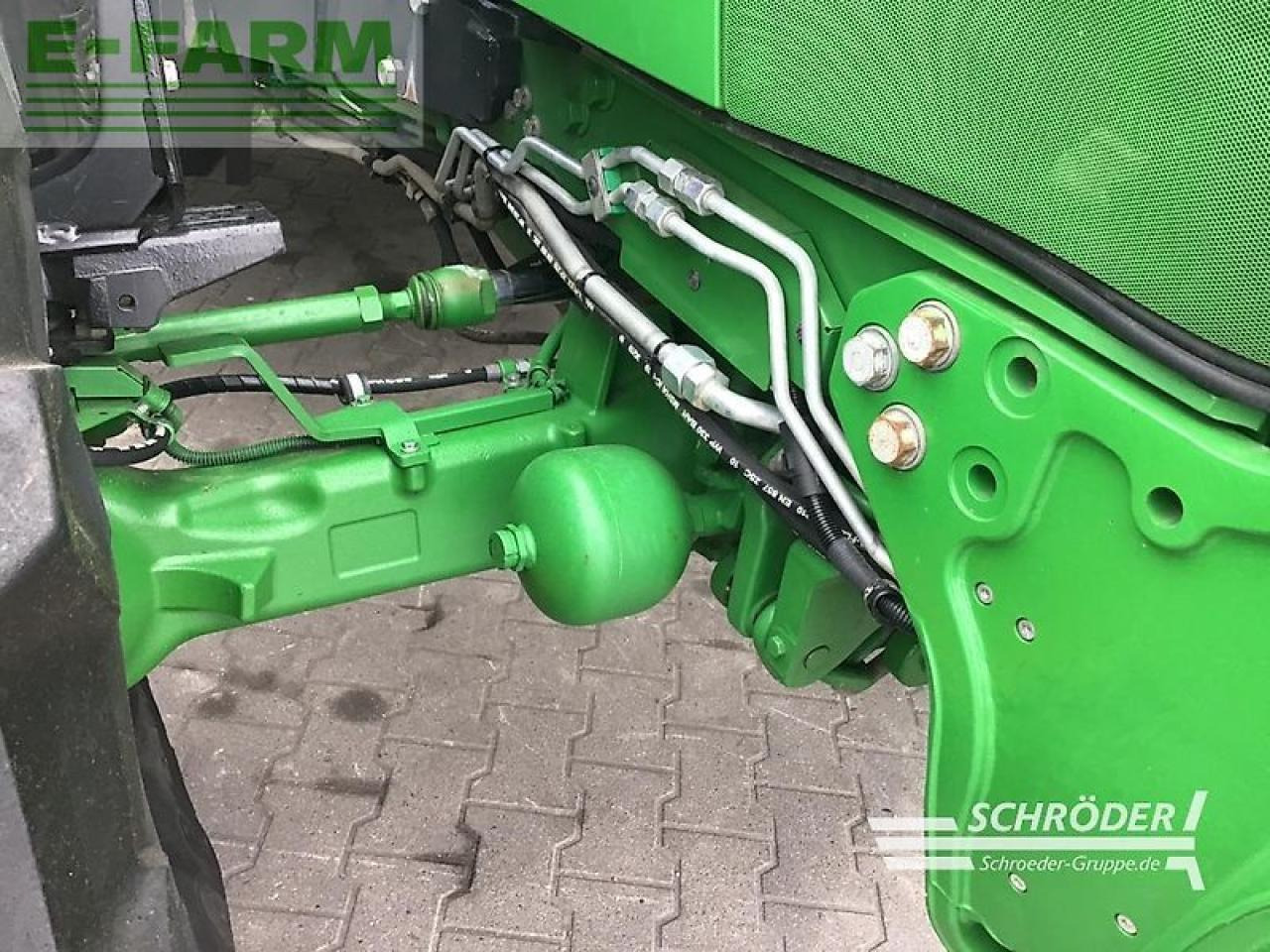 Farm tractor John Deere 6155 r: picture 16