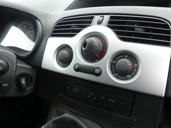 Car REF:35 - Voiture utilitaire Renault Kangoo (2012-98.668 km): picture 14