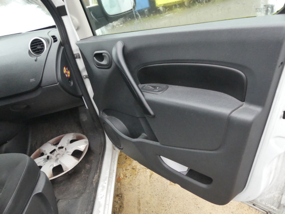 Car REF:35 - Voiture utilitaire Renault Kangoo (2012-98.668 km): picture 10