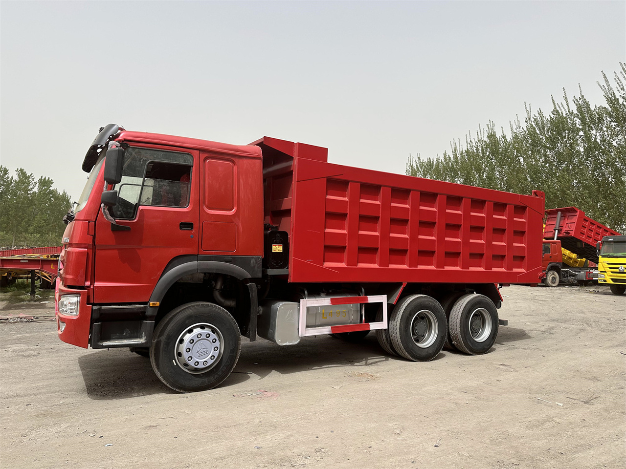 Tipper for transportation of silos SINOTRUK Howo Dump truck 371: picture 7