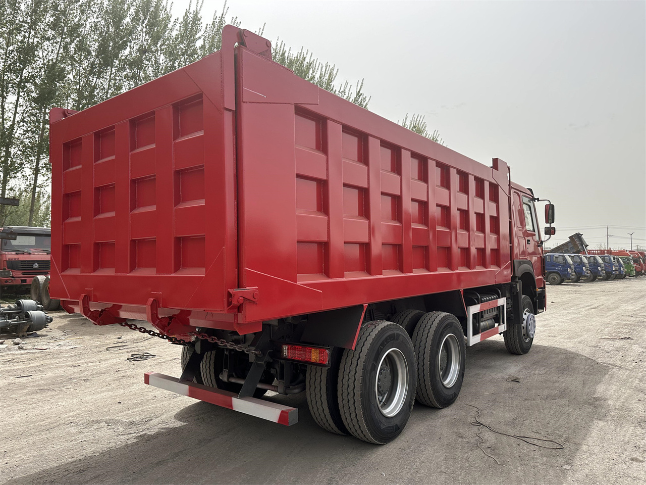 Tipper for transportation of silos SINOTRUK Howo Dump truck 371: picture 8