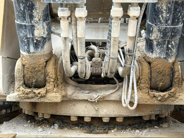 Crawler excavator Caterpillar 374F LME: picture 9