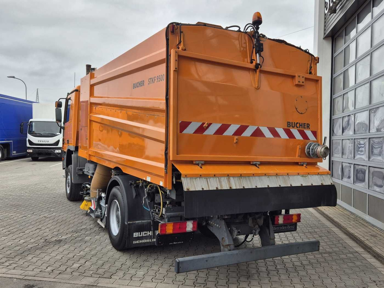 New Road sweeper Mercedes-Benz Actros 2032 A 4x4 Bucher STKF 9500 Airport 30x: picture 7