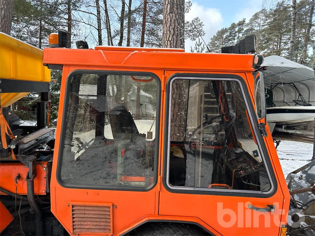 Municipal/ Special vehicle HOLDER C6000 med vikplog och sandspridare: picture 23