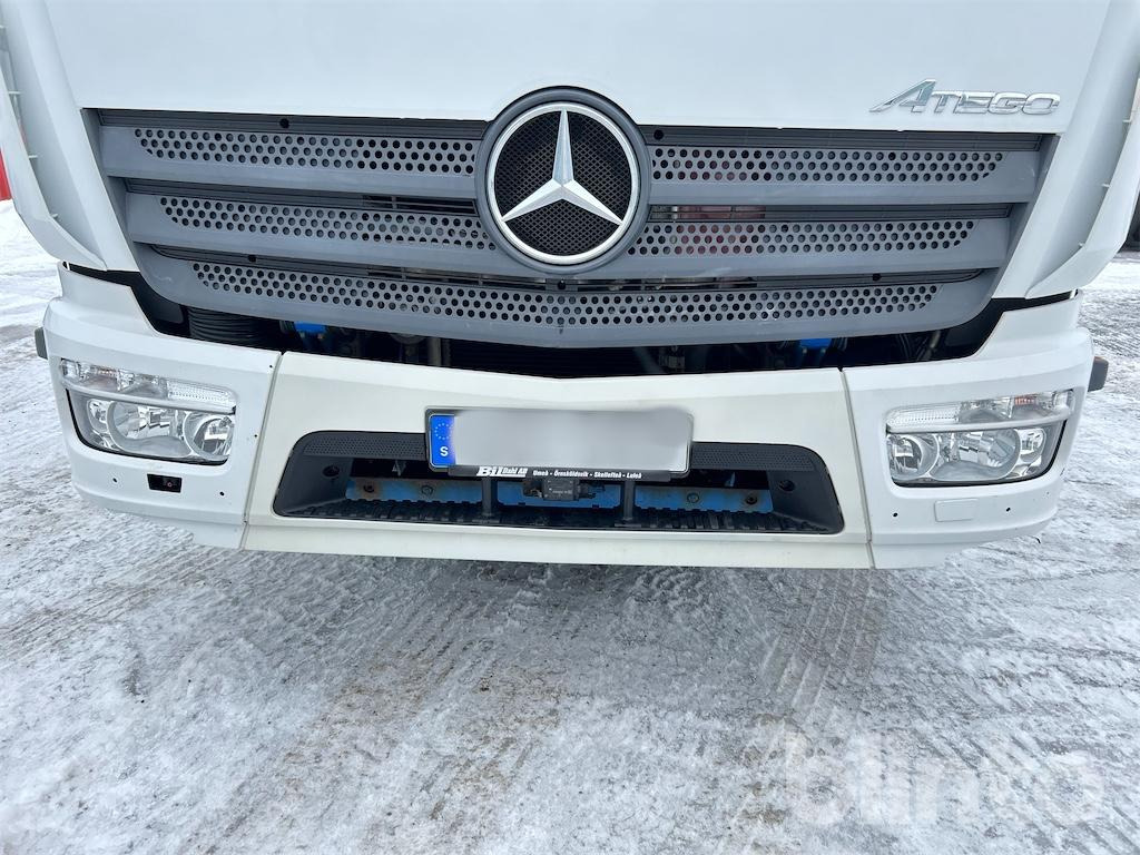 Truck MERCEDES-BENZ: picture 12